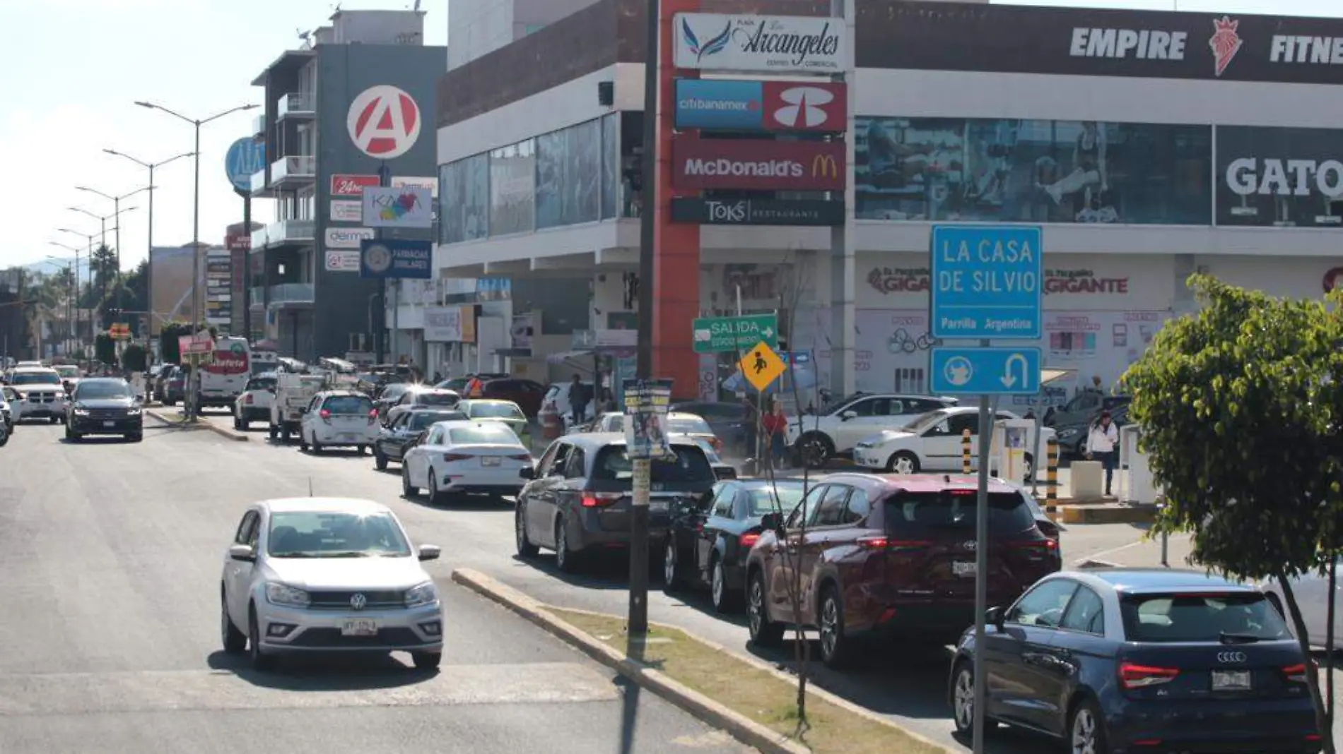 Movilidad interna en Lomas de Angelópolis, problema para residentes y visitantes